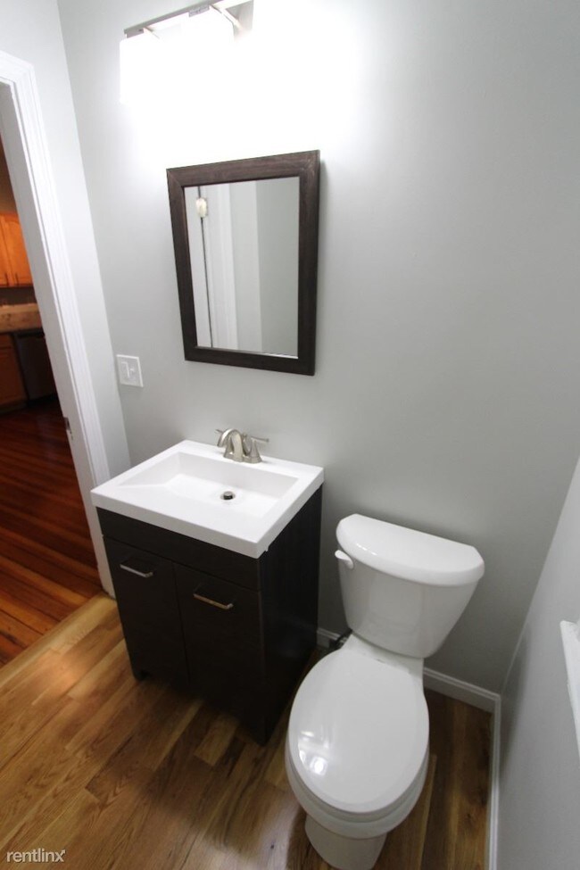 Building Photo - 137 Pleasant St