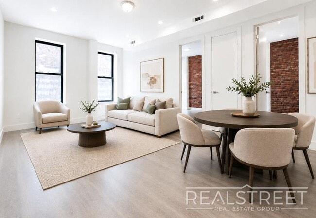 Building Photo - Gorgeous Spacious 3 Bedroom in Prime Crown Heights