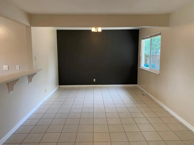 Foto del edificio - 3290 Downey Ave