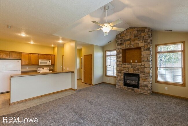 Building Photo - 2 br, 2 bath House - 470 Larson Drive