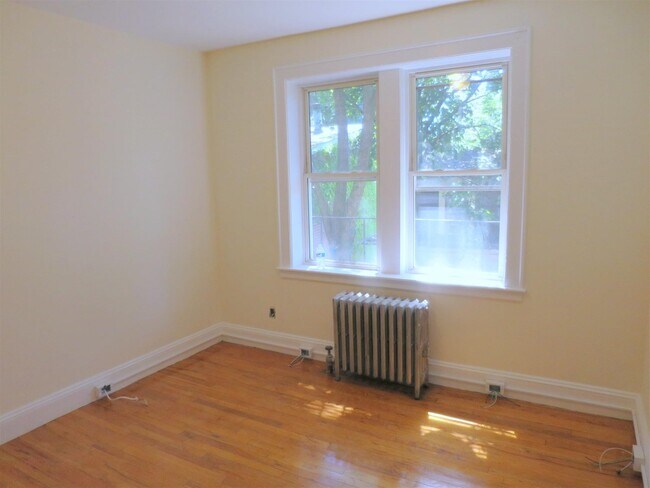 Foto del edificio - 8 Cogswell Ave
