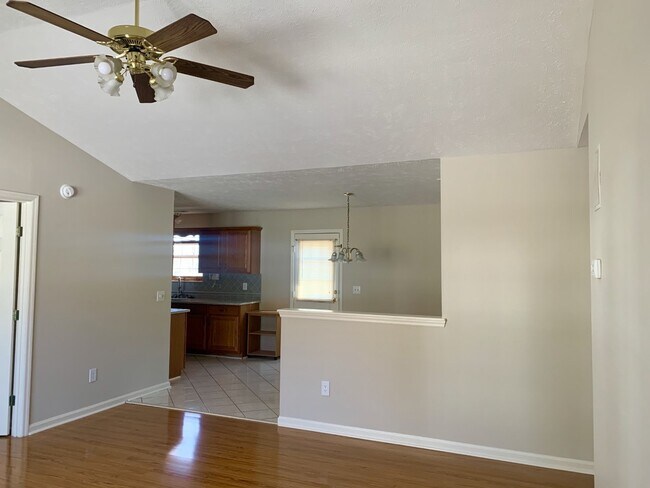 Building Photo - 205 Holland Ridge Dr