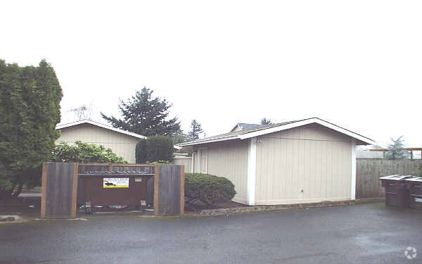 Building Photo - 624-640 SE 146th Ave