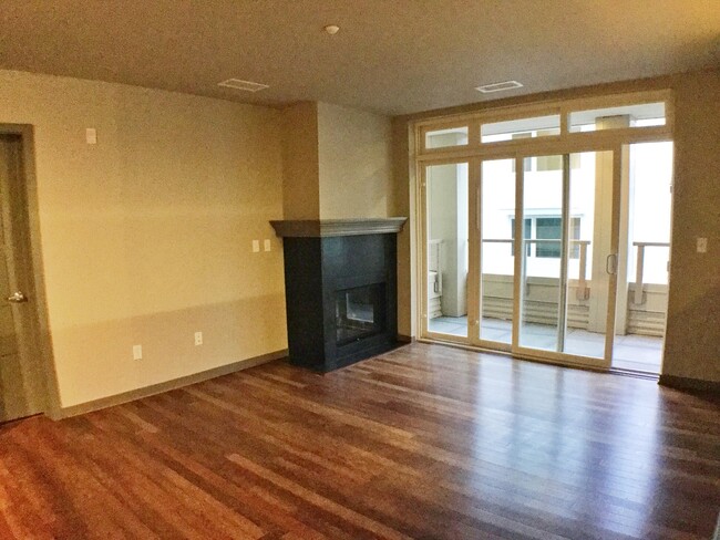 Building Photo - Modern Ballard Penthouse  2 Bedroom Condo