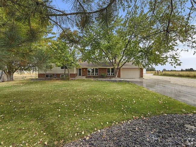 Building Photo - 2700 N Brandon Rd