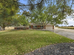 Building Photo - 2700 N Brandon Rd