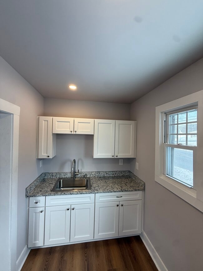 Building Photo - 184 Church St