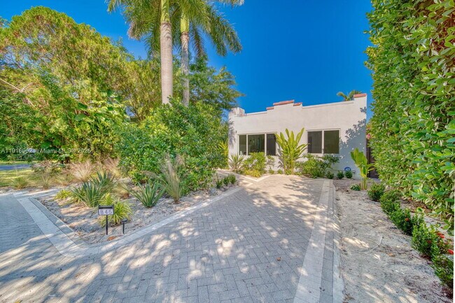 Foto del edificio - 845 NE 119th St