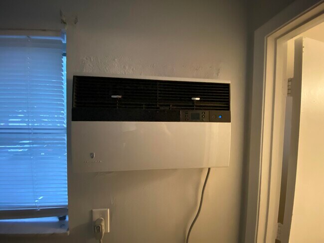 Building Photo - 5168 NE 6th Ave