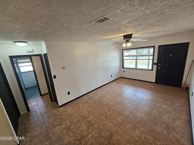 Foto del edificio - 3613 E 14th St