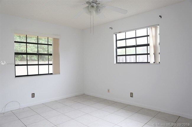Building Photo - 23422 Country Club Dr E