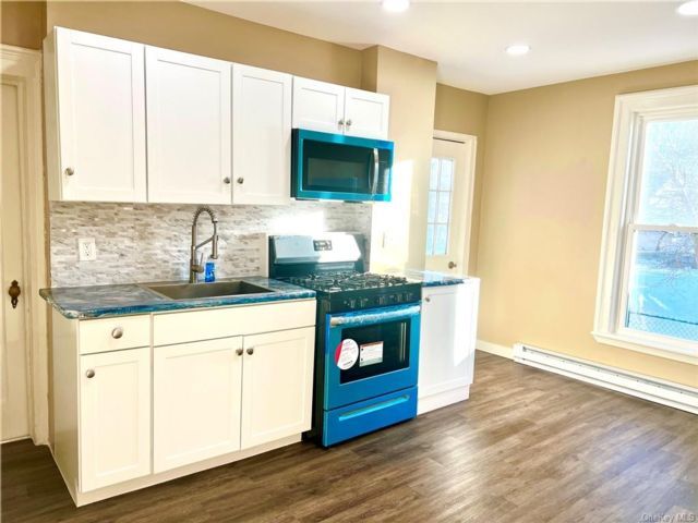 Foto principal - 327 E Main St