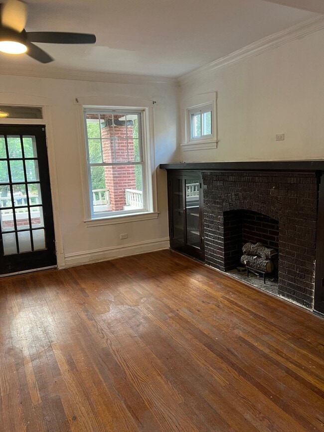 Building Photo - 4536 W Wrightwood Ave