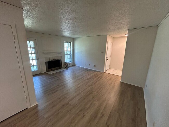 Foto del edificio - 5981 Arapaho Rd