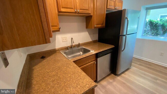 Foto del edificio - 280 Hilltop Ln