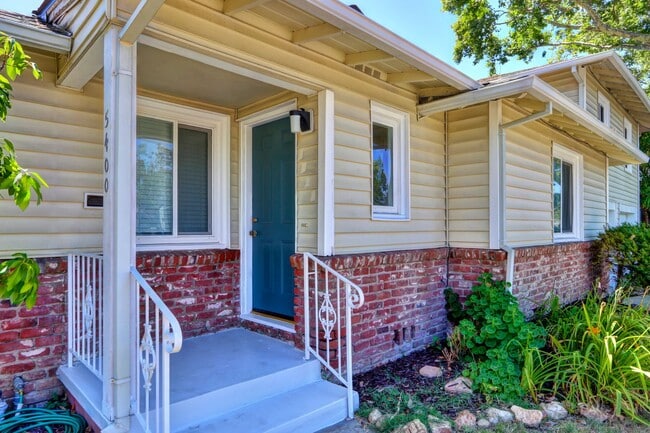 Photo - 5400-5402 Folsom Blvd Apartment