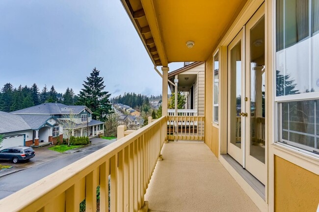 Building Photo - Gorgeous 5 bedroom home plus office/ 6th b...