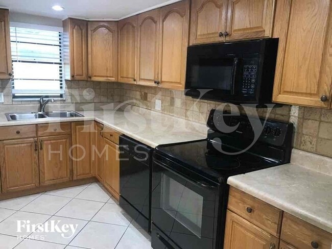 Building Photo - 617 Fisher Ct