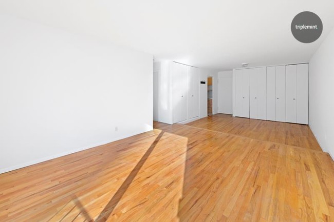 Building Photo - 215 East 24th Street