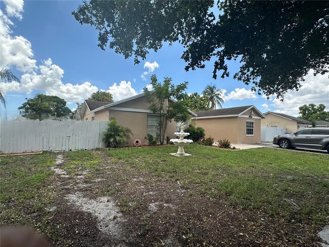 Foto del edificio - 19551 NW 57th Ct