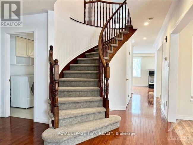 Building Photo - 9 Dewberry Crescent