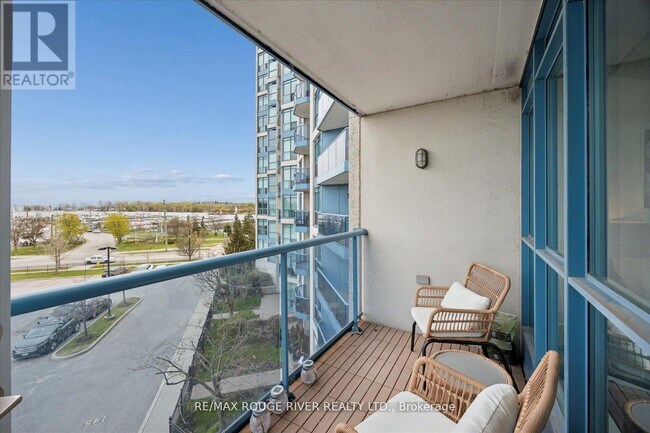 Photo du bâtiment - 340 Watson St W