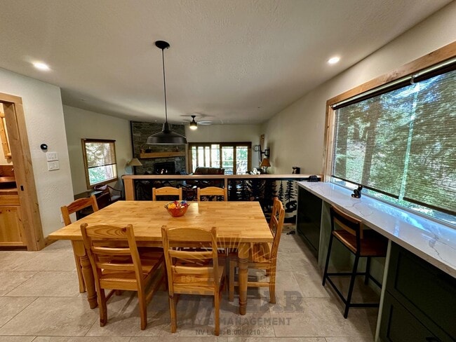 Foto del edificio - Beautiful Home on the Creek!