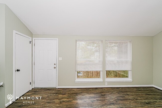 Building Photo - Impressive Home in Montevallo