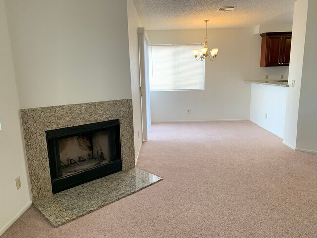 Building Photo - 2 Bed / 2 Bath Condo for Rent