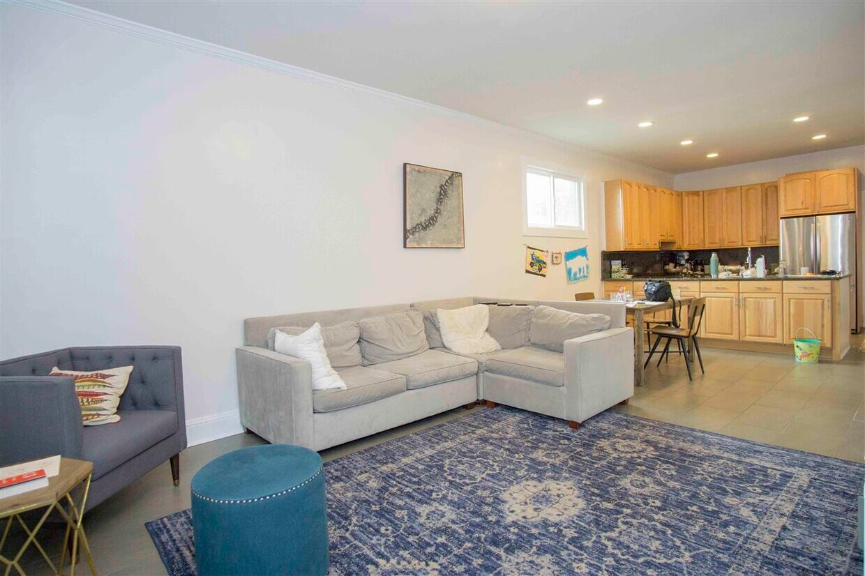 Foto principal - 334 Paterson Plank Rd
