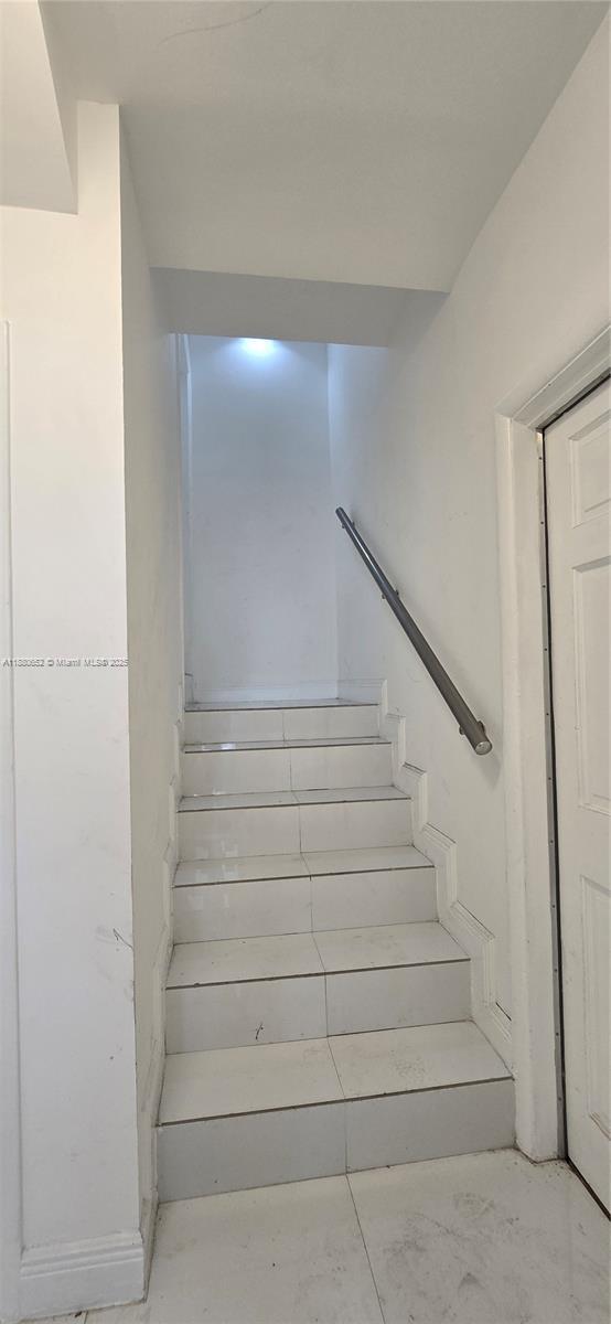 Foto del edificio - 3915 Ponce de Leon Blvd