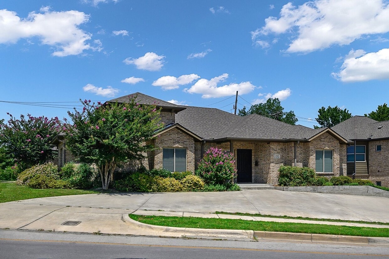 Photo - 2840 Forest Park Blvd