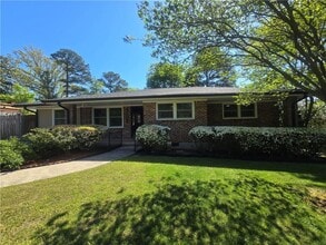 Building Photo - 2971 Belaire Cir