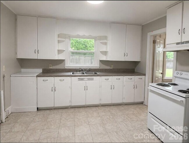 Foto del edificio - 800 Mt Holly-Huntersville Rd