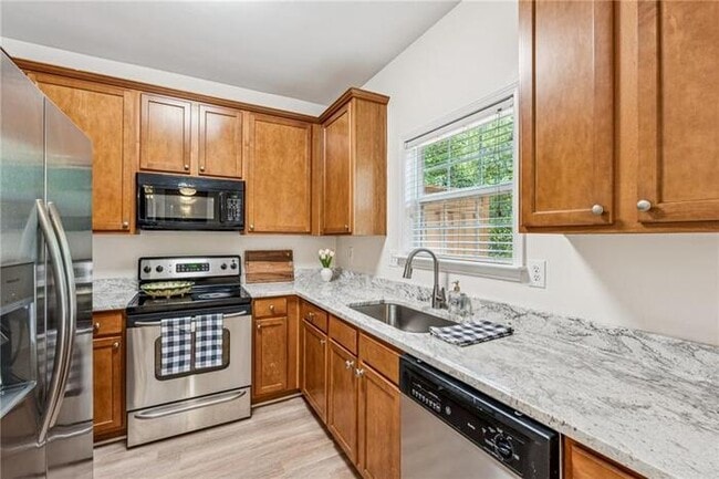 Building Photo - House 3 Beds 3 Bath