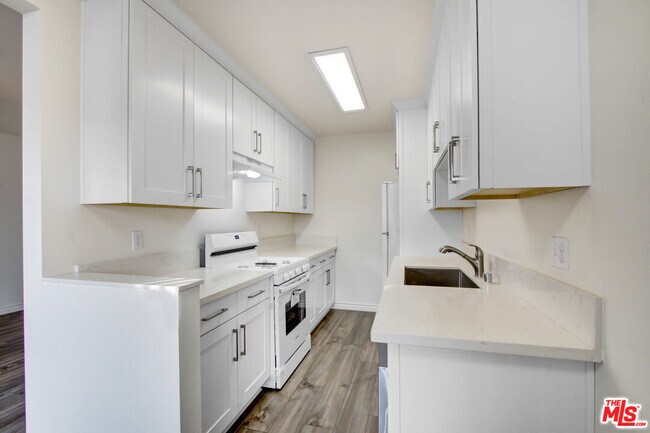 Foto del edificio - 1740 Hauser Blvd