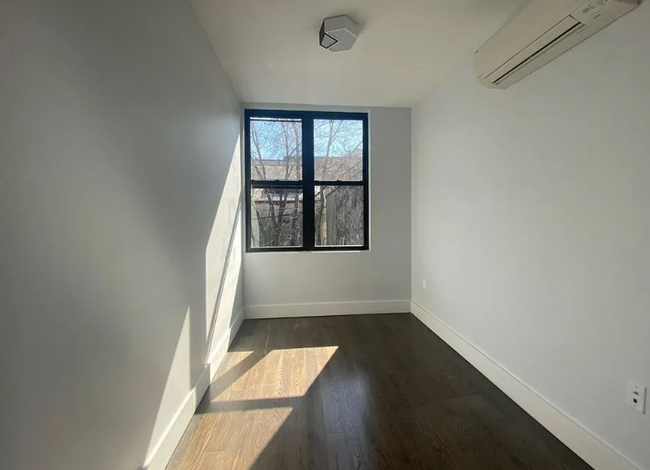 Building Photo - 10 Ten Eyck St