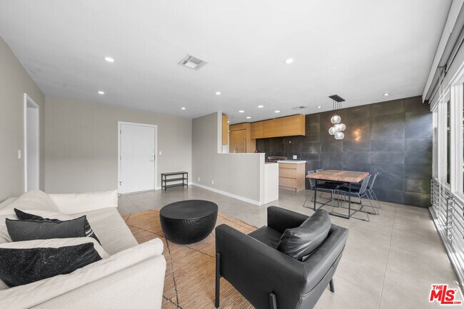 Foto del edificio - 1145 Larrabee St