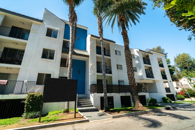 Building Photo - 2039 North Las Palmas Ave