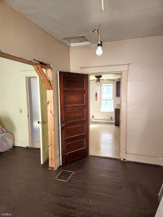 Foto del edificio - 3 br, 1 bath House - 453 Schaum Avenue