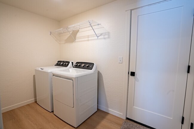 Foto del edificio - 1967 S Cherry Ln