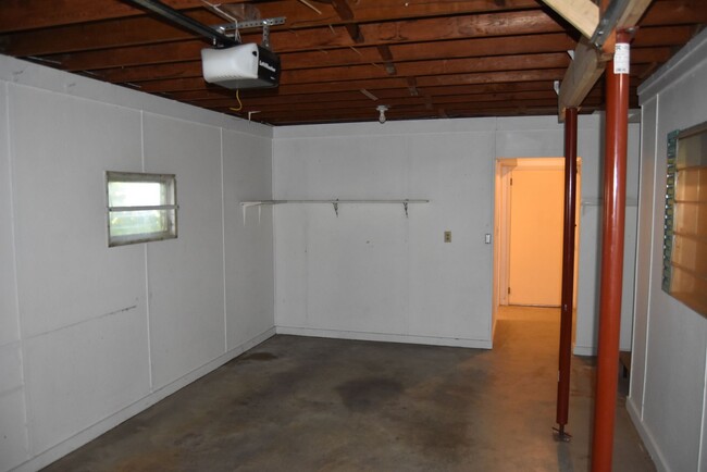 Building Photo - Single Family Home