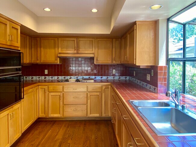 Foto del edificio - 1646 Bonita Ave