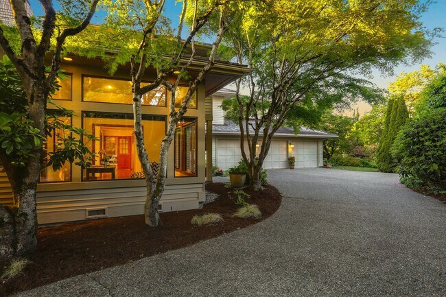 Foto del edificio - 4Bd/2.75Ba Clyde Hill House