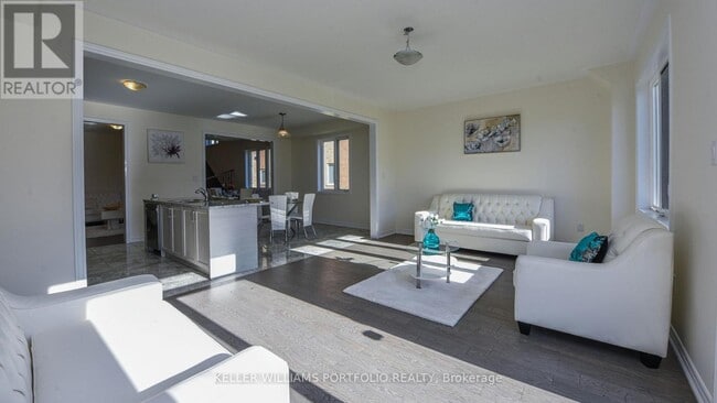 Building Photo - 10 Hashmi Pl