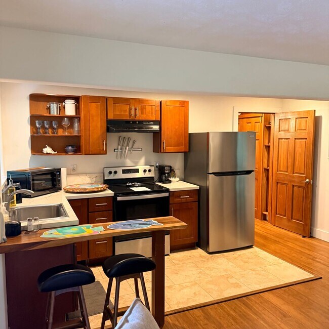 Foto del edificio - For Rent: Furnished 2-Bedroom, 1-Bath Ohana – Ha?iku