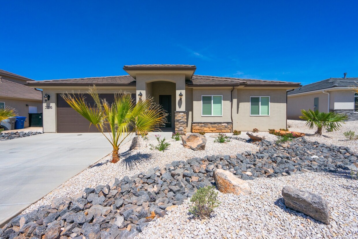 Primary Photo - Beautiful Little Valley - 4 Bed 2 Bath home
