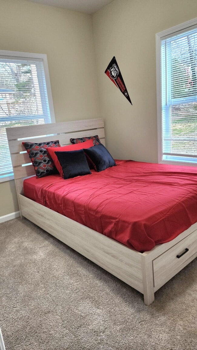 Building Photo - 376 Washington Dr