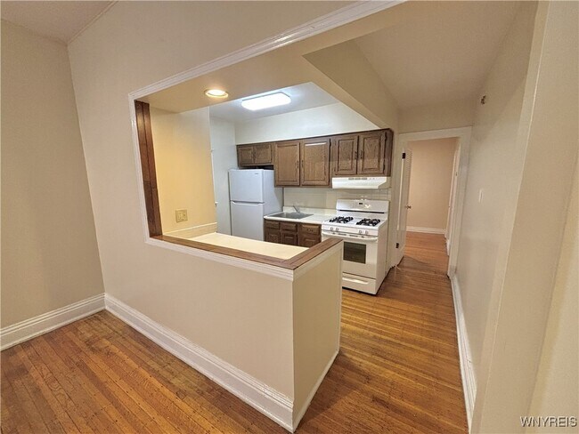 Foto del edificio - 669 Potomac Ave