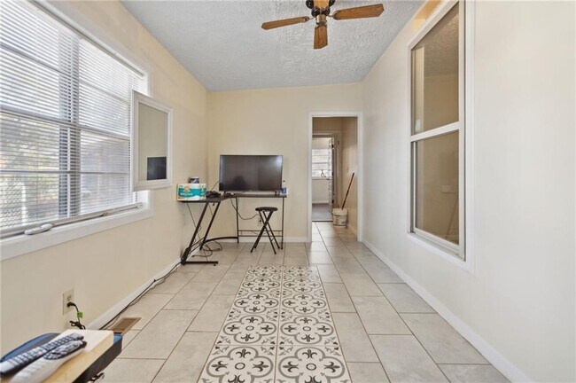 Building Photo - 396 Thomas Dr